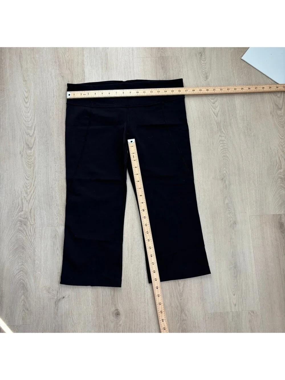 Lululemon Athletica EUC Women's Black Cropped Black Leggings Size 12
